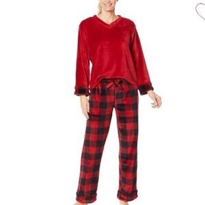 Warm + Cozy Women’s Plus Super Plush V Neck Red Plaid Pajama Set
